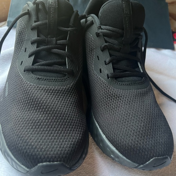 Nike Revolution 5 Men's Size 11.5Black Running Shoes (BQ3204-001) - Picture 3 of 6